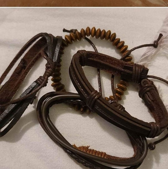 Leather bracelets - Picture 1 of 2